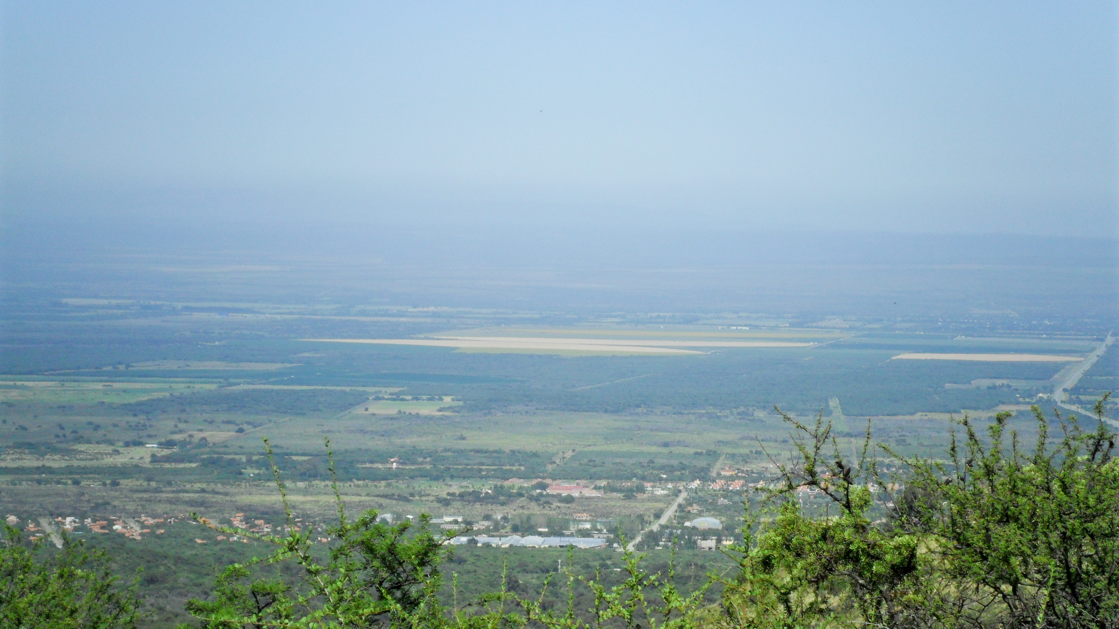 Panorama de Merlo y las sierras de San Luis; imagen del entorno regional